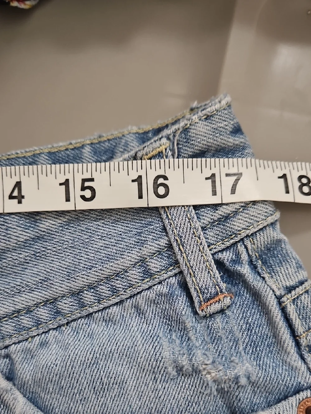 American Eagle | Y2K light denim shorts distressed flap-closure back pockets. 12 - Picture 11 of 13